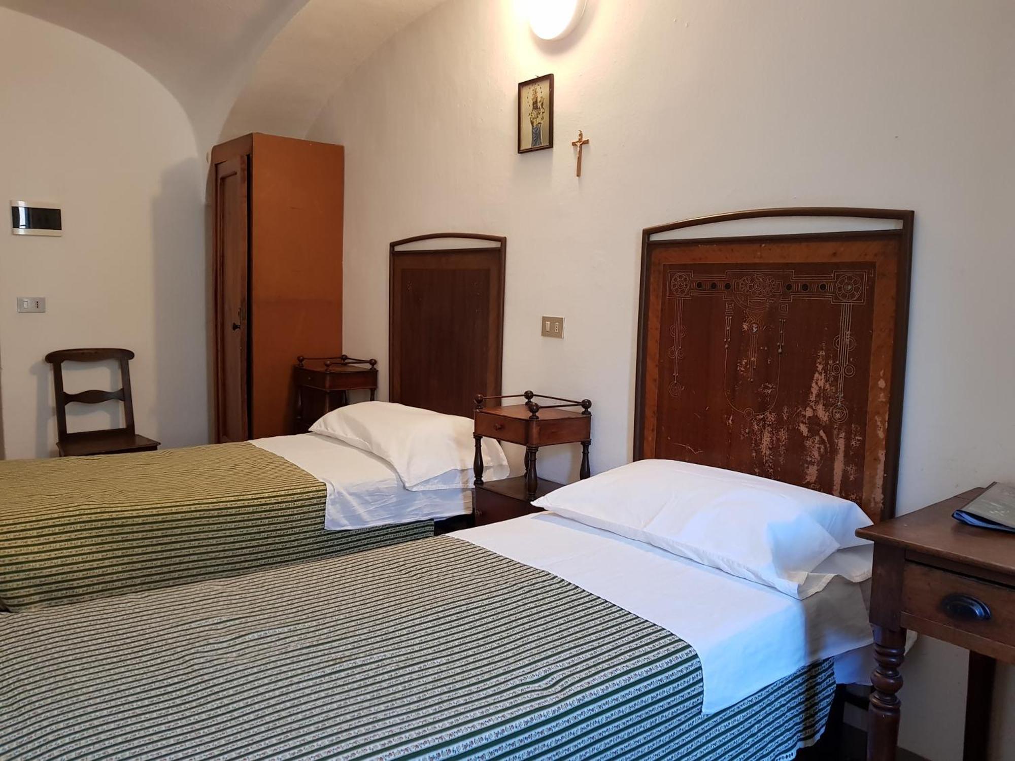Santuario Di Oropa Hostel Μπιέλλα Δωμάτιο φωτογραφία