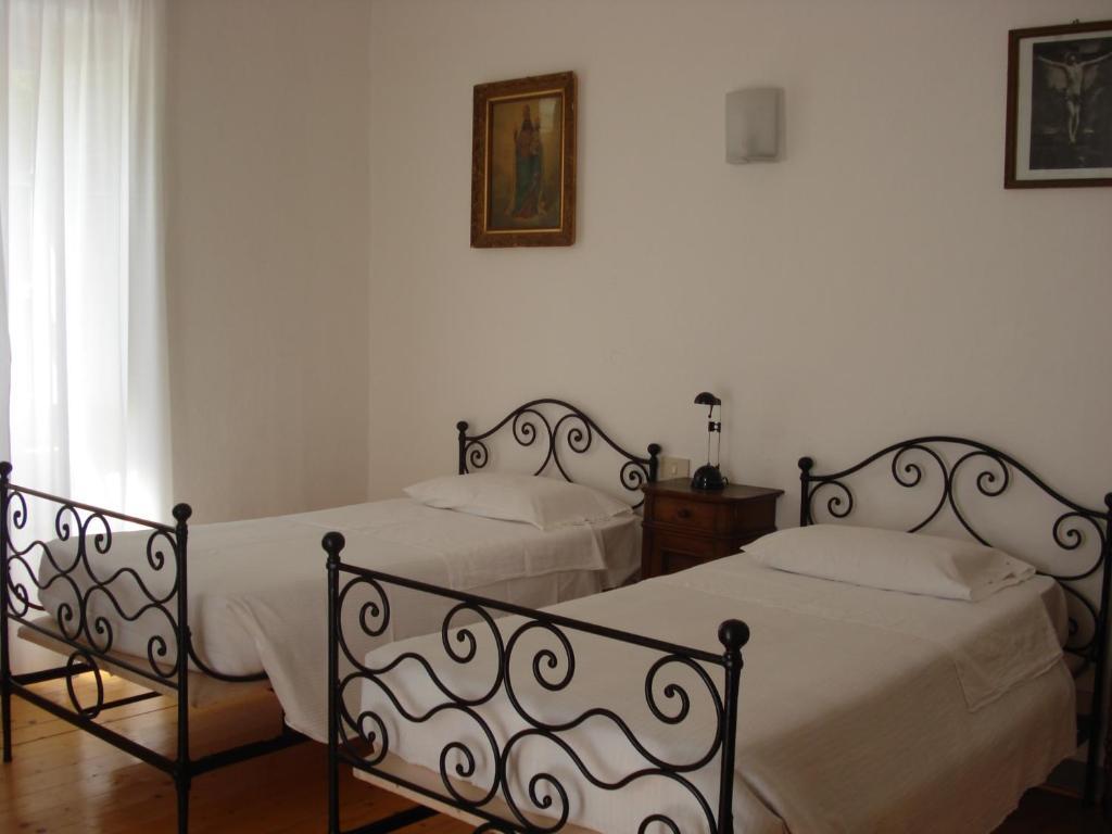 Santuario Di Oropa Hostel Μπιέλλα Δωμάτιο φωτογραφία