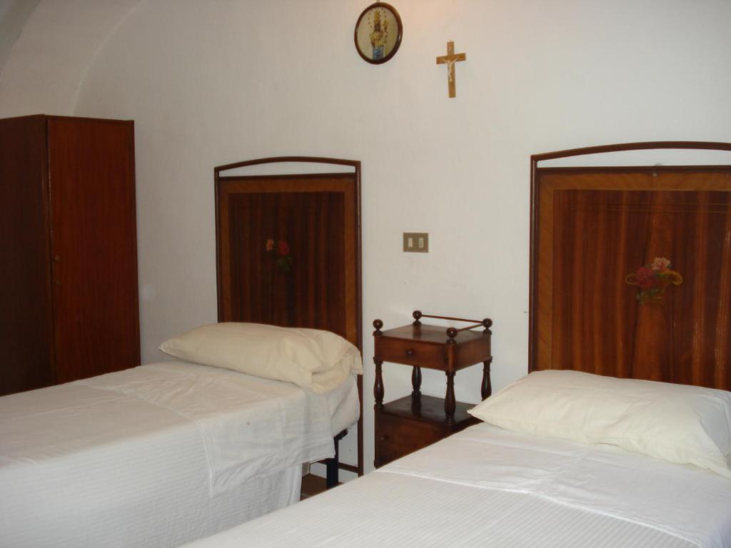 Santuario Di Oropa Hostel Μπιέλλα Δωμάτιο φωτογραφία
