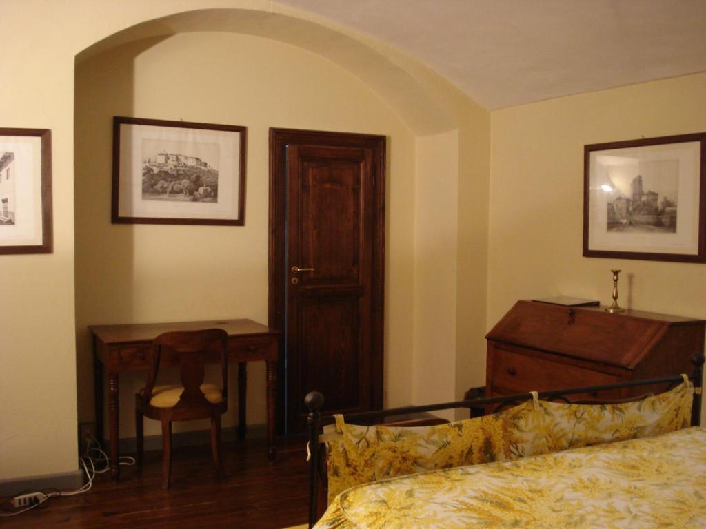 Santuario Di Oropa Hostel Μπιέλλα Δωμάτιο φωτογραφία